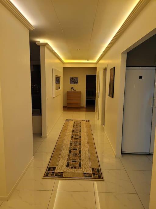 산드비켄 Beautiful Terraced House With Private Parking 빌라 외부 사진